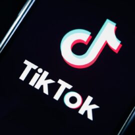 O TikTok removeu quase 107 milhões de vídeos no segundo trimestre de 2023